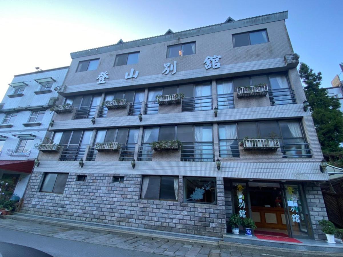 登山別館 호텔 중정 외부 사진